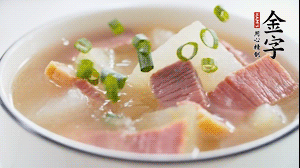 出鍋前撒上蔥花。