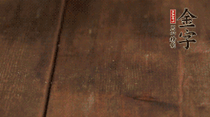 小玉米洗凈，對(duì)切。