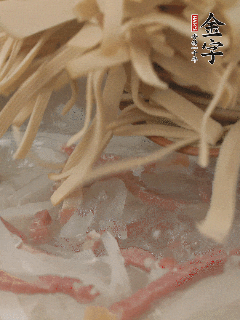 再放千張絲，燉2-3分鐘。