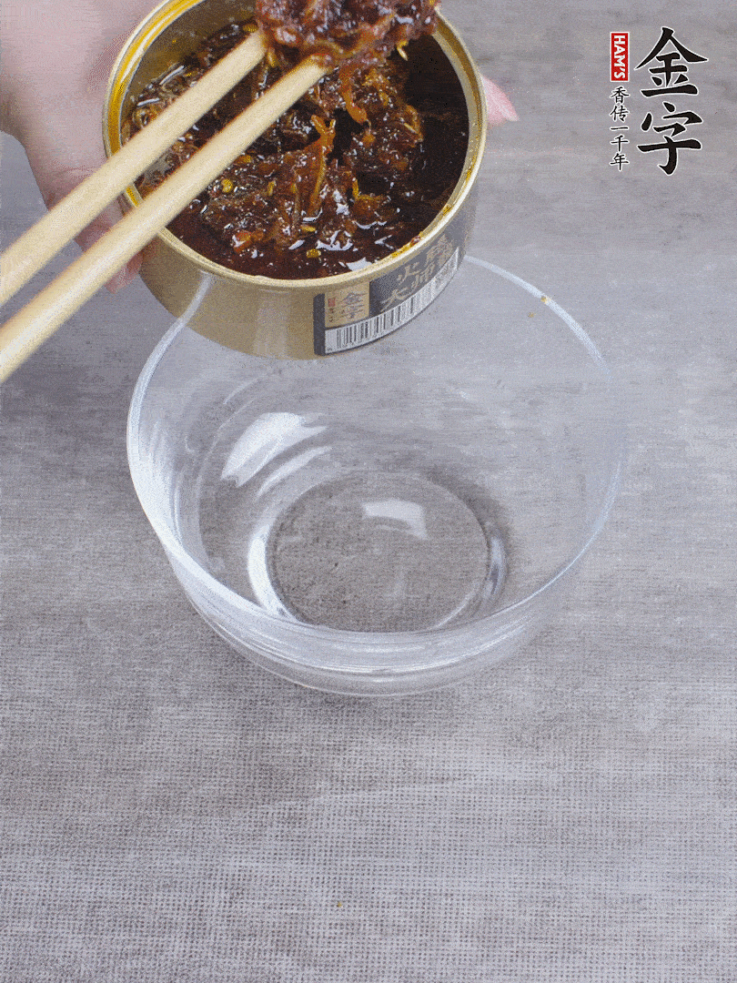 金字火腿大師醬2勺、醬油1勺、白砂糖1/2勺調(diào)勻。