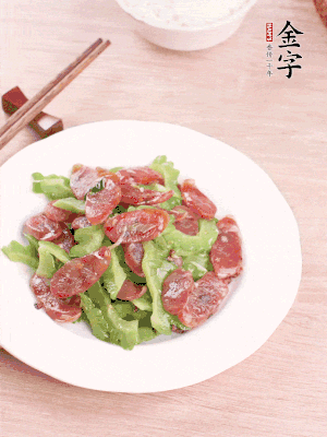 一小撮糖調(diào)味。