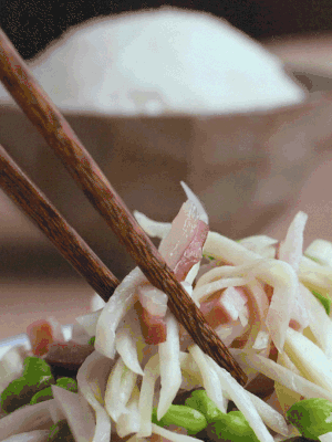 加一點(diǎn)清水炒至斷生。