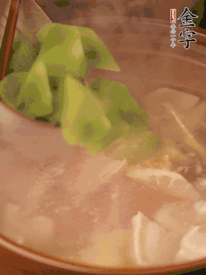 再加入焯水過的百葉結(jié)、萵筍塊燉15-20分鐘。