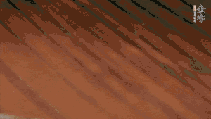 待水沸騰，煮到湯圓浮起，碗中加點(diǎn)豬油、生抽、蔥花就可以了。