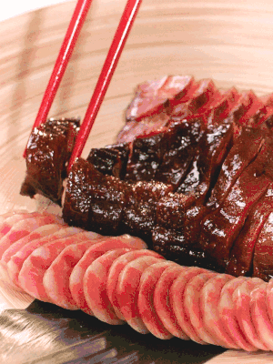 香腸、醬肉適合切片、醬鴨適合切塊。