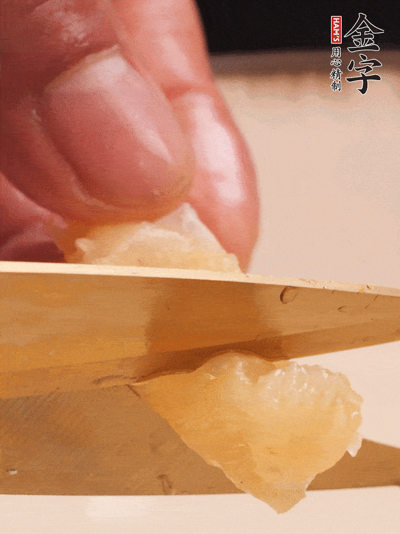 取出放入清水中，清洗表面，再剪成小段