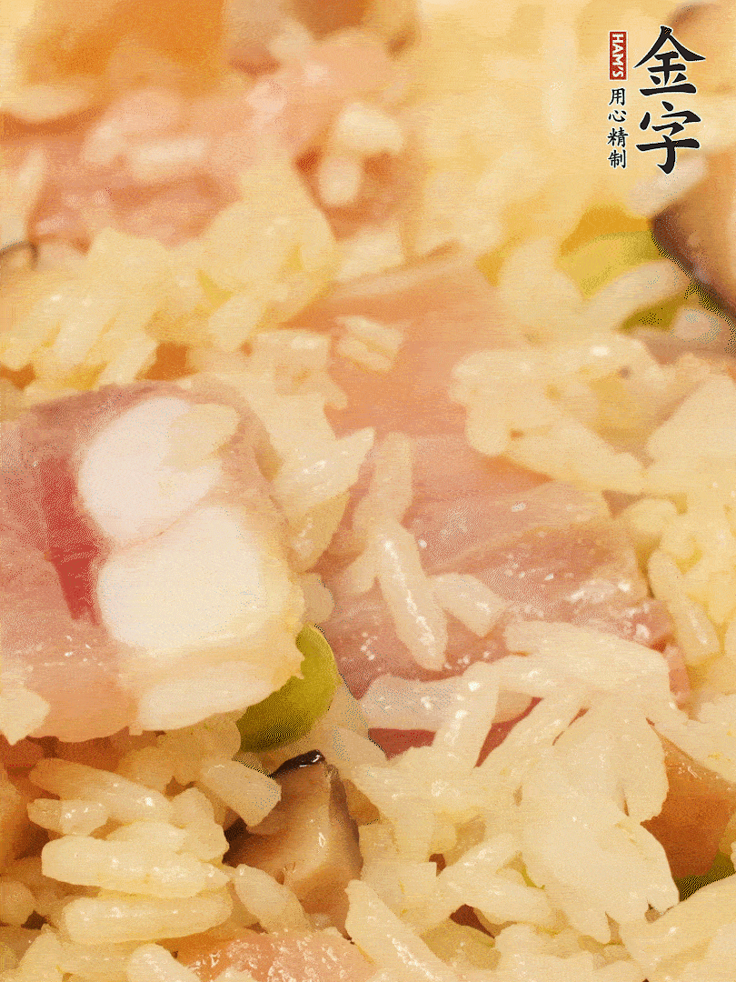 下米飯、蝦米繼續(xù)翻炒