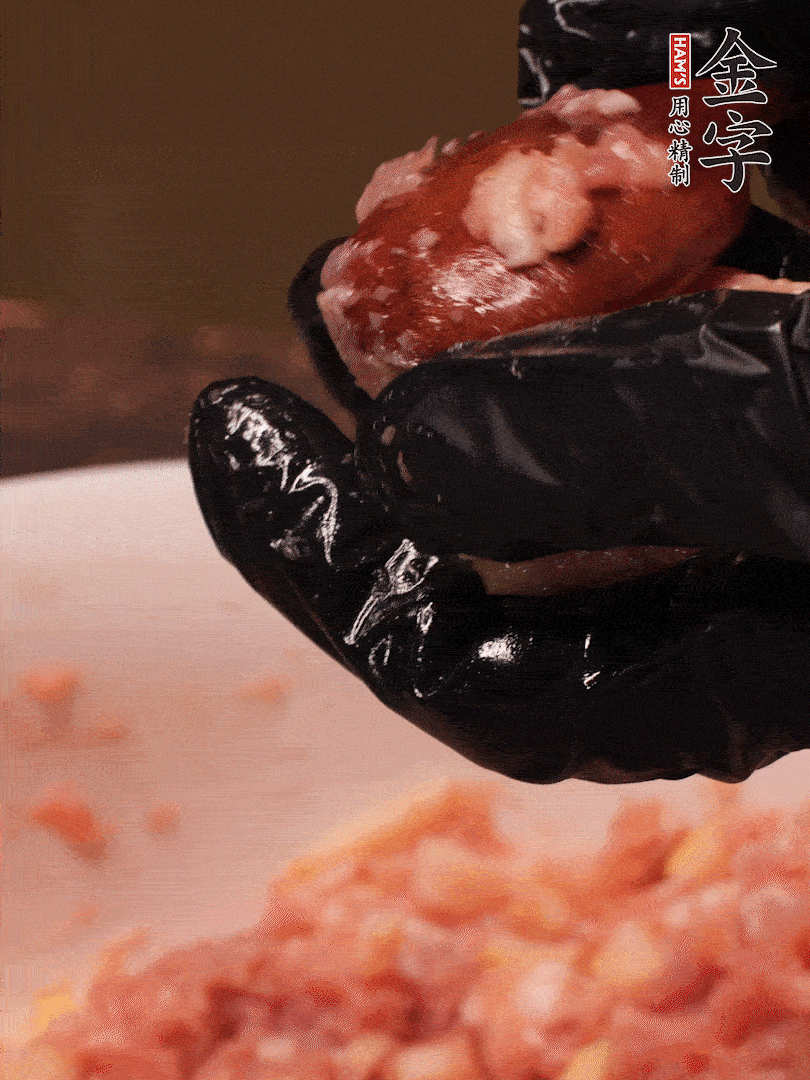 攪拌上勁，15g食用油，再攪拌一下，分成30g小圓球，冰凍1小時(shí)