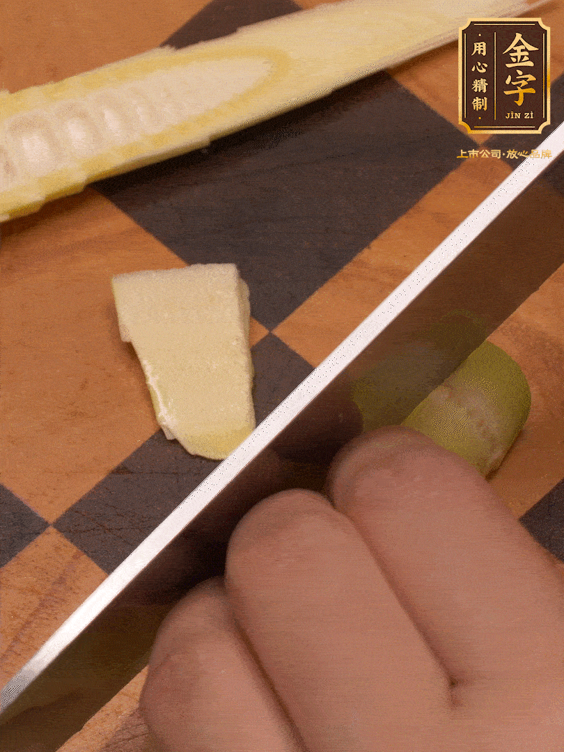 雷筍，剝?nèi)ネ鈿?，切成?>
					</div>
					<span>步驟 3/7</span>
					<p>雷筍，剝?nèi)ネ鈿?，切成?/p>
				</li><li>
					<div   id=