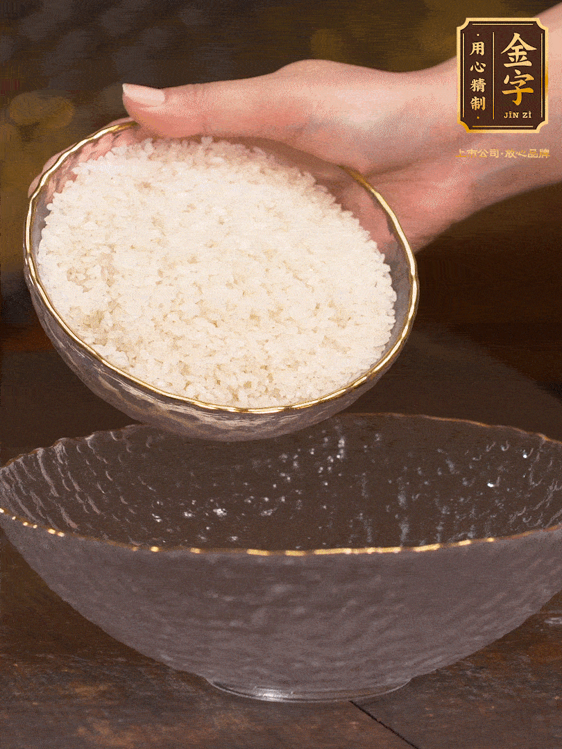 大米洗凈，浸泡1小時