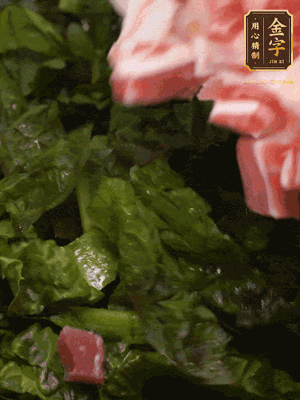 大米淘洗干凈，把食材全部放進(jìn)去，加適量水?dāng)嚢杈鶆?>
					</div>
					<span>步驟 3/5</span>
					<p>大米淘洗干凈，把食材全部放進(jìn)去，加適量水?dāng)嚢杈鶆?/p>
				</li><li>
					<div   id=