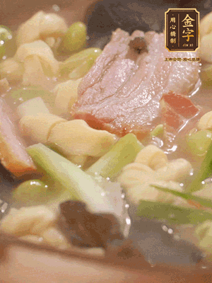 最后加一點(diǎn)蠔油、雞精調(diào)味