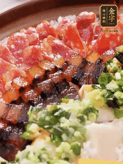 淋上蔥姜醬和少許醬油，攪拌均勻