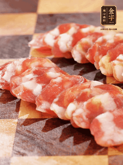 金字香腸切片，蘆筍去皮切丁